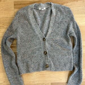 BB Dakota sweater size large